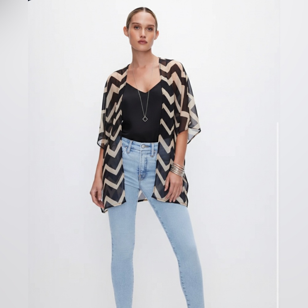 Always me black/taupe shrug*Swipe for pattern*